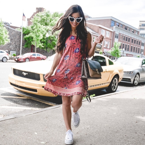 Meet your Posher, Tara - Picture 2 of 2